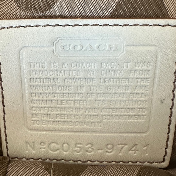 Elegant White Leather Coach Hobo Bag - Picture 9 of 12